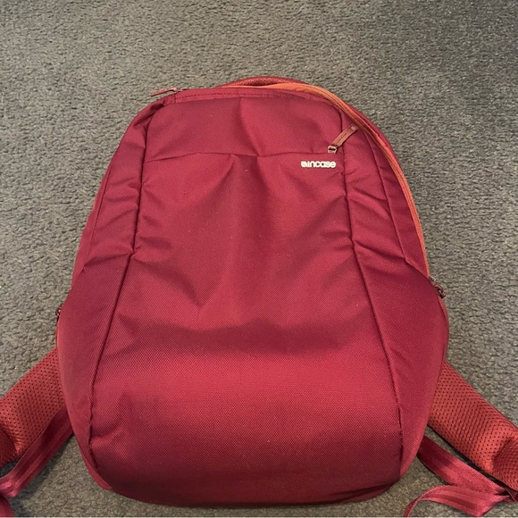 Incase Icon Laptop Backpack - Picture 3 of 9